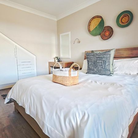 Modern Self-Catering Apartment In A Secure Estate Plettenbergbaai Buitenkant foto