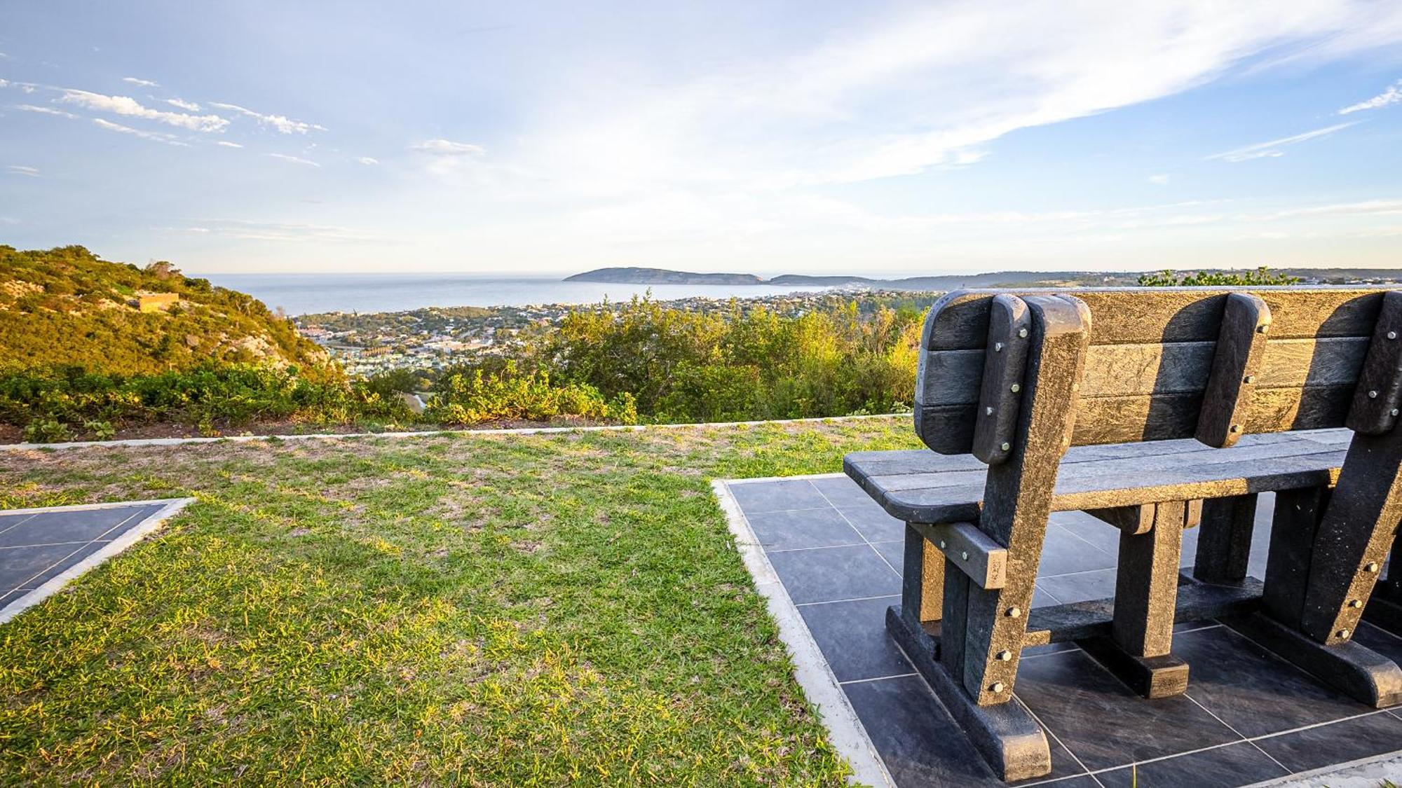 Modern Self-Catering Apartment In A Secure Estate Plettenbergbaai Buitenkant foto