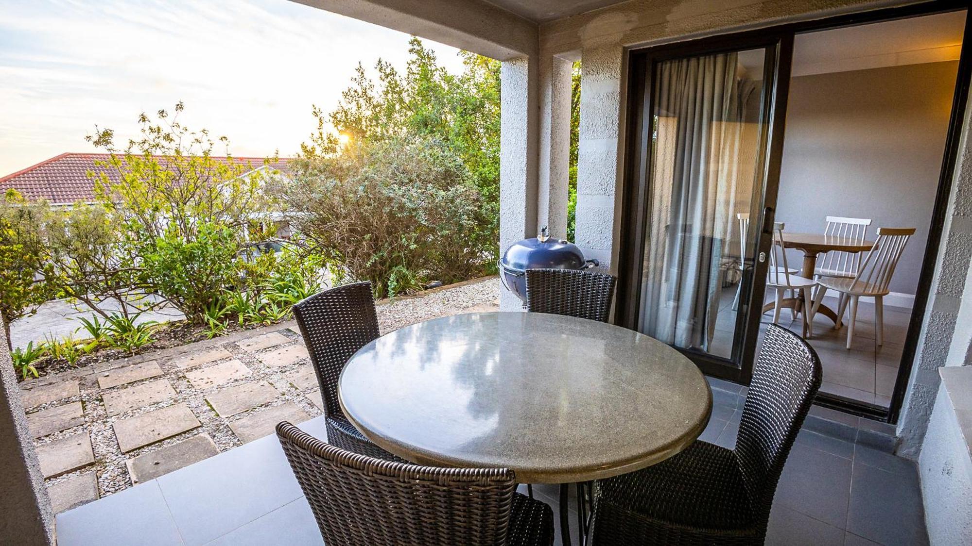 Modern Self-Catering Apartment In A Secure Estate Plettenbergbaai Buitenkant foto