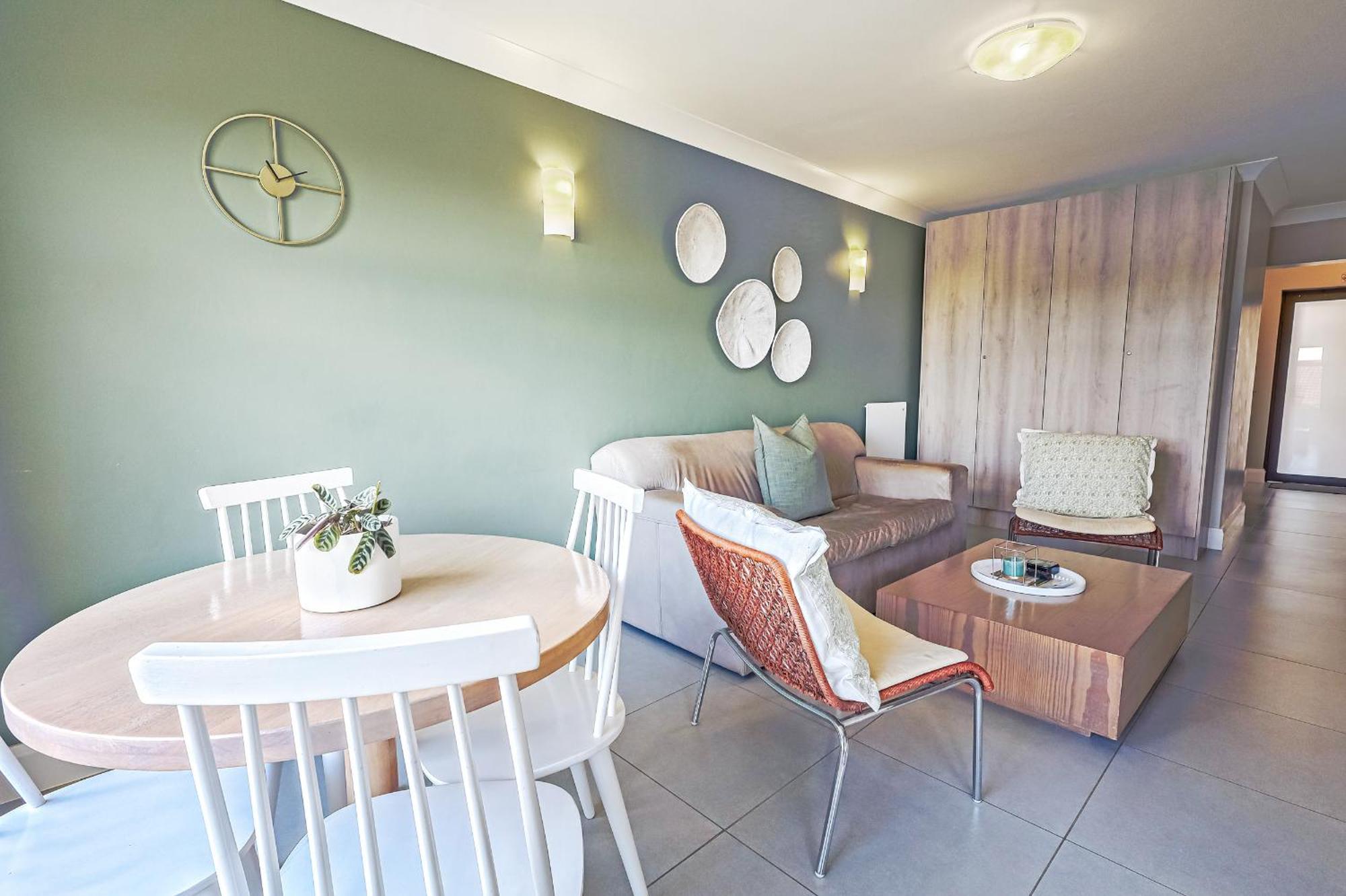 Modern Self-Catering Apartment In A Secure Estate Plettenbergbaai Buitenkant foto