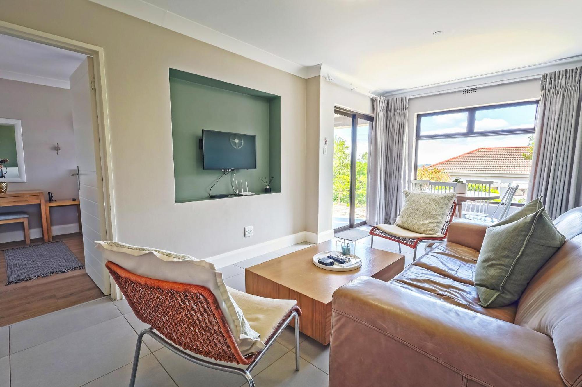 Modern Self-Catering Apartment In A Secure Estate Plettenbergbaai Buitenkant foto