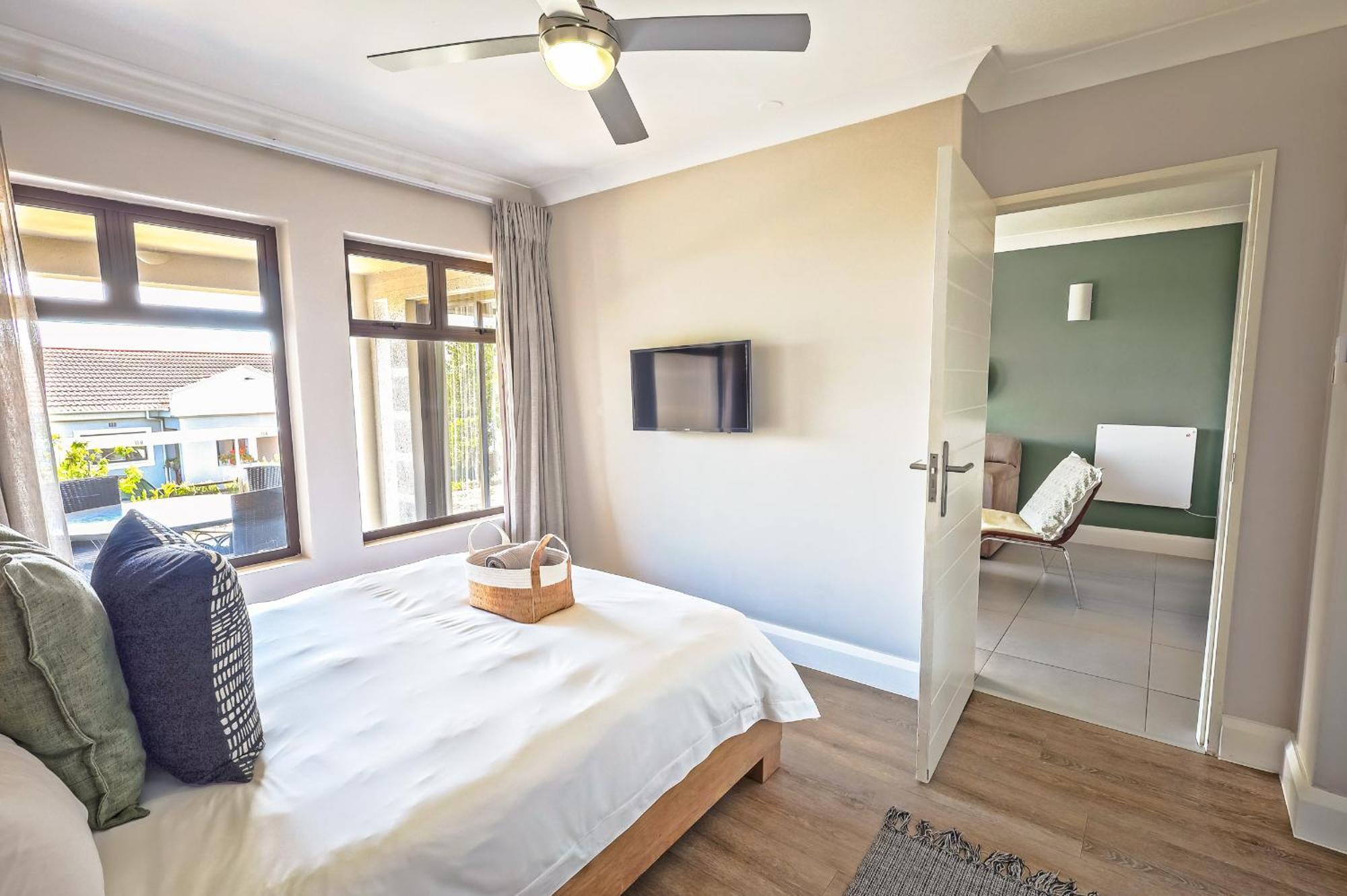 Modern Self-Catering Apartment In A Secure Estate Plettenbergbaai Buitenkant foto